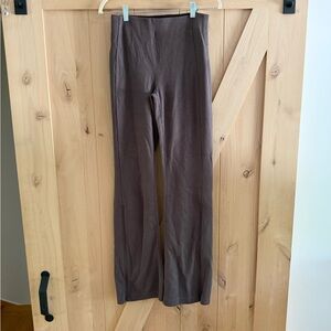Lululemon Brushed Softstreme Ribbed Zip
Flared Pant 32.5" Espresso- Size 6